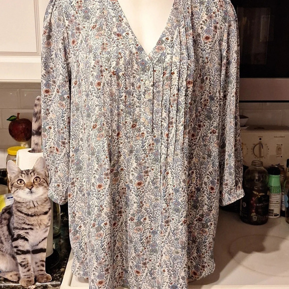 Womens Rose + Olive floral 3/ sleeve plus size top 1X - Picture 1 of 5